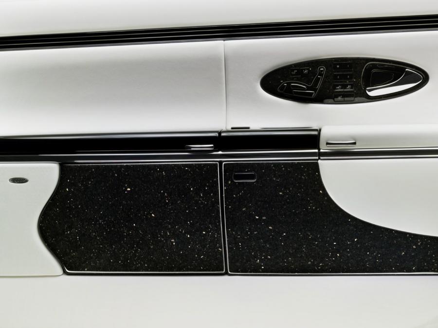 Детали интерьера Maybach 62S Landaulet Concept 2007 года  (фото 14 из 36)